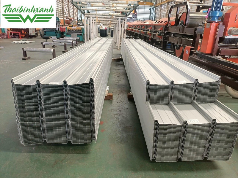 co-nen-dung-ton-cliplock-cho-nha-may-khong-4