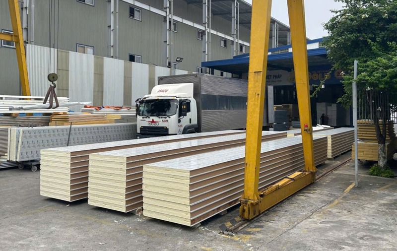 panel-pu-chong-chay-dung-cho-nha-xuong-4