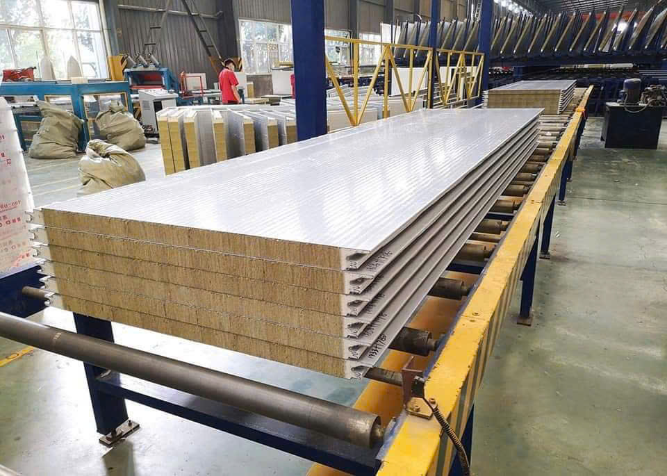Giải pháp dùng tấm Panel Rockwool cho nhà máy sản xuất điện tử