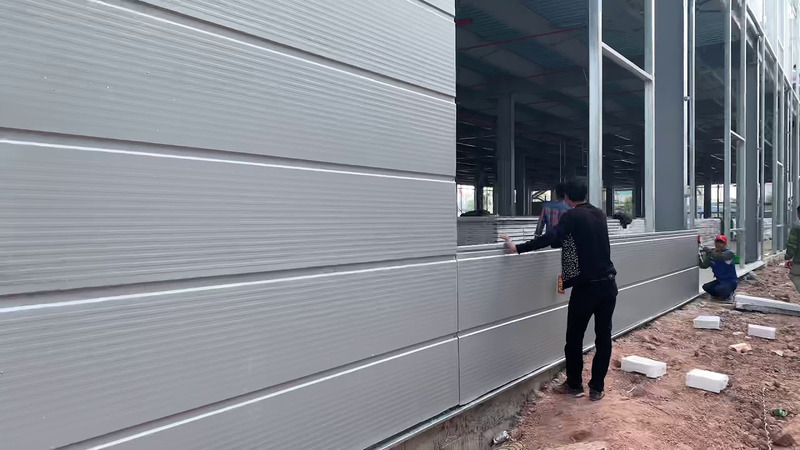 Tại sao tấm panel bị cong và cách khắc phục hiệu quả